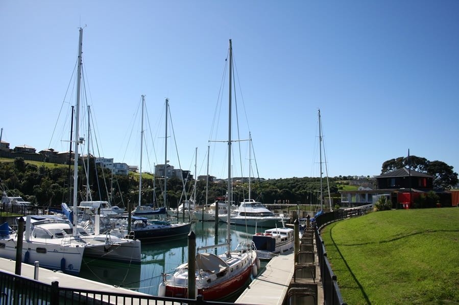 Fairway Bay - The Point gallery image