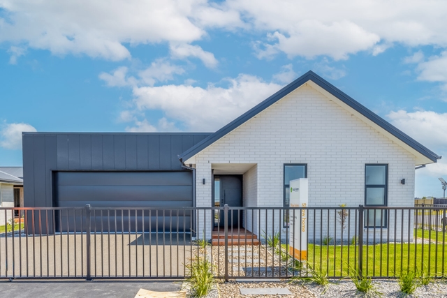 33 Finstock Way Show Home cover image